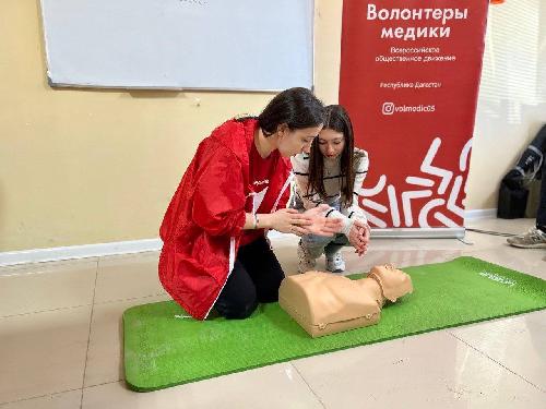 Обучение по первой помощи студентов Каспийского медицинского колледжа
